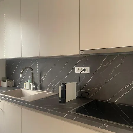 Modern In Centre - Free Parking