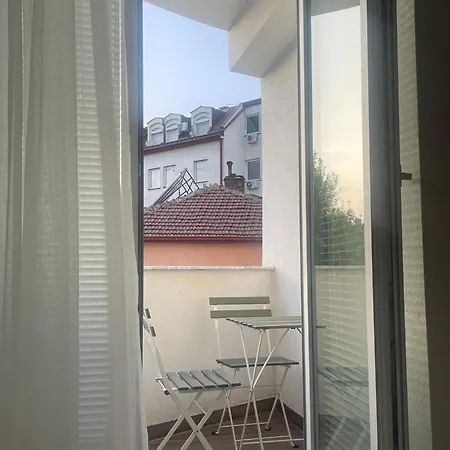 Modern In Centre - Free Parking Daire