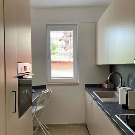 Modern In Centre - Free Parking *