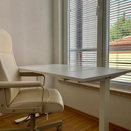Modern In Centre - Free Parking Apartment *