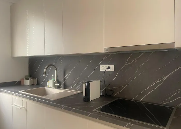 Modern In Centre - Free Parking