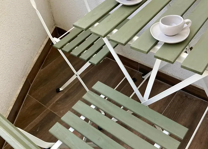 Modern In Centre - Free Parking