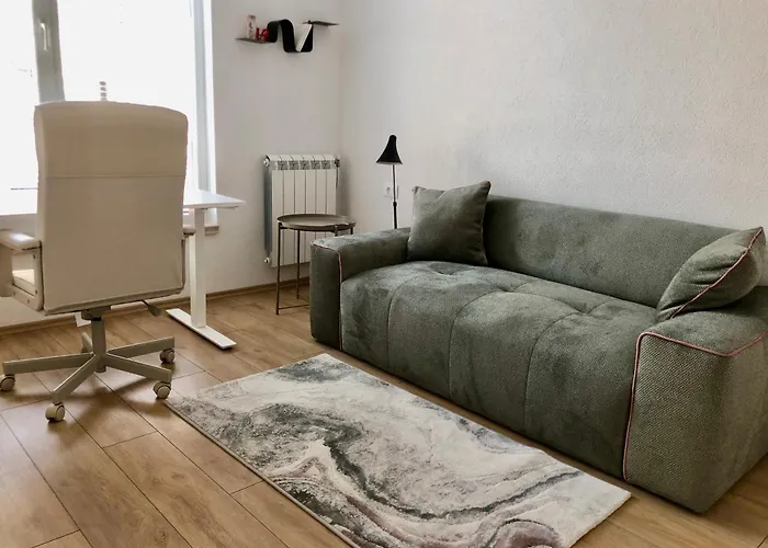 Modern In Centre - Free Parking Apartment *