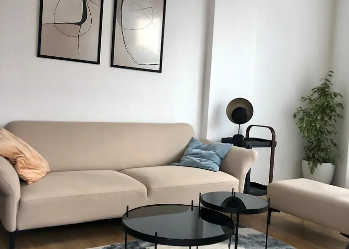 Modern In Centre - Free Parking *