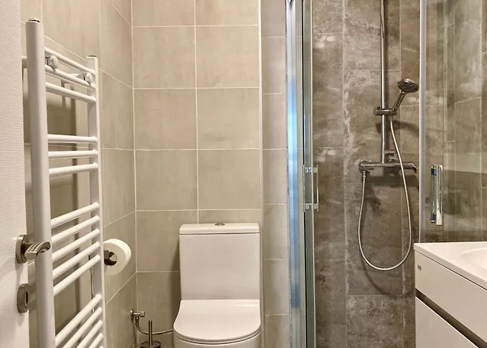 Apartment Modern In Centre - Free Parking