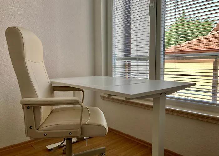 Modern In Centre - Free Parking Apartment *