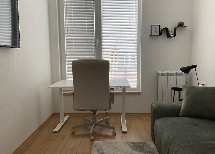 Modern In Centre - Free Parking Apartment *